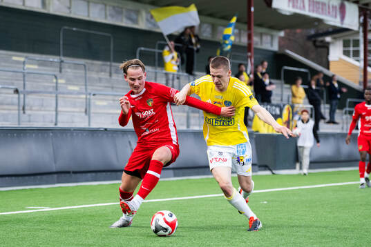 Ariana FCs Lukas Minter Wettergren och Falkenbergs FFs