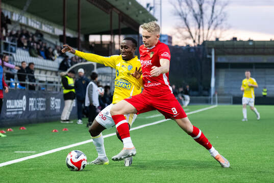 Ariana FCs Johan Brannefalk och Falkenbergs FFs Wanbe