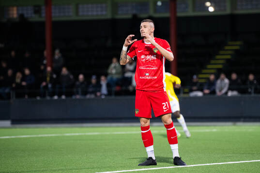Ariana FCs André Reinholdsson deppar