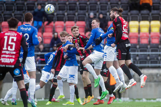 Östersunds Ali Suljic mot Trelleborgs Filip Bohman