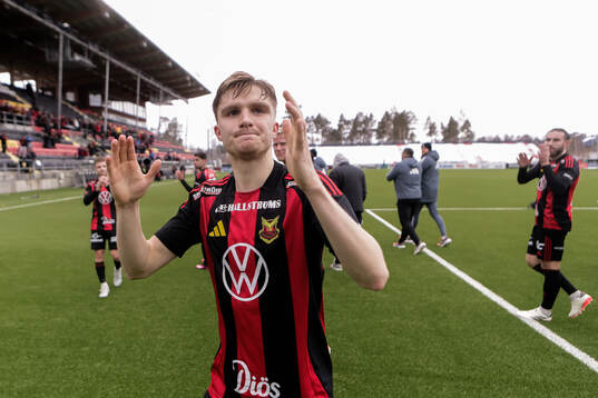 Östersunds Jakob Hedenquist jublar  fotbollsmatchen i