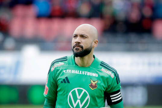 Östersunds Aly Keita innan fotbollsmatchen i Superettan