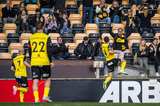 Mjällbys Rasmus Wikström jublar