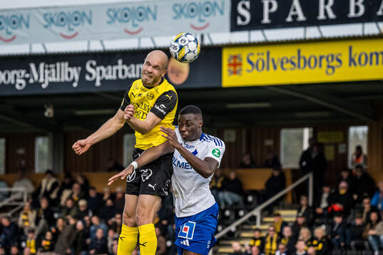 Mjällbys Viktor Gustafson och IFK Norrköpings Yahya Kalley