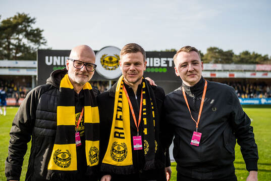 David Löfquist tackas av
