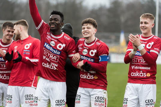 Degerfors spelare jublar