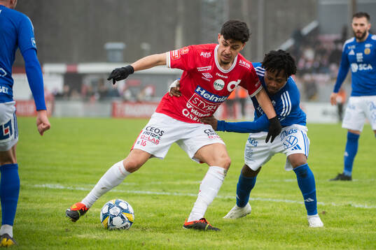 Degerfors Alper Demirol och GIF Sundsvalls Abdul-Halik Hudu