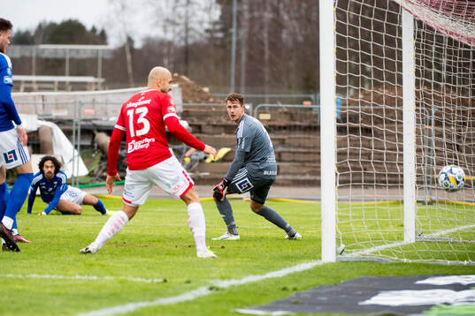 GIF Sundsvalls målvakt Jonas Olsson deppar