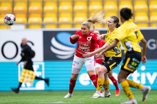 Degerfors Izabell Johansson och Elfsborgs Ellen Nilsson
