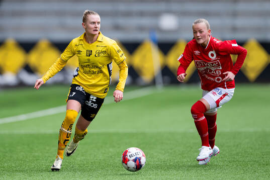 Elfsborgs Hanna Jiozon och Degerfors Rebecca Stålhammar