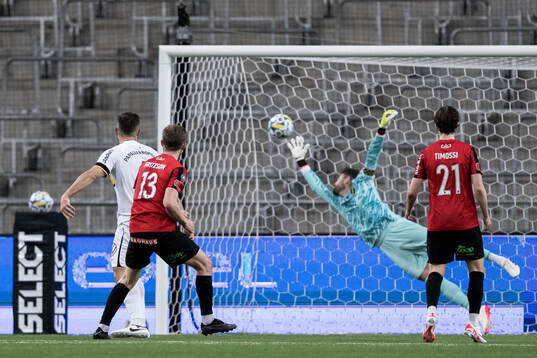 AIKs Kristoffer Nordfeldt släpper in 1-0 av