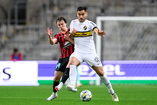 Brommapojkarnas Alex Timossi Andersson och AIKs Sotirios