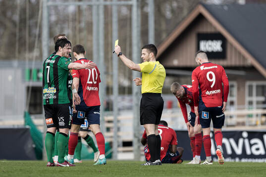 Varbergs Robin Tranberg tilldelas en varning