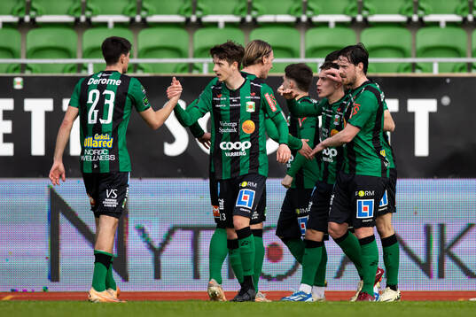 Varbergs Isak Bjerkebo jublar med laget