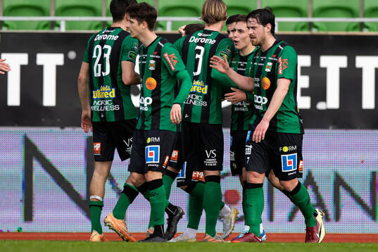 Varbergs Isak Bjerkebo jublar med laget