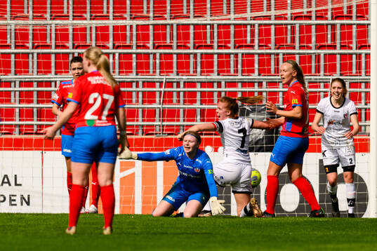 Helsingborg s målvakt Hannah Tegestål deppar och