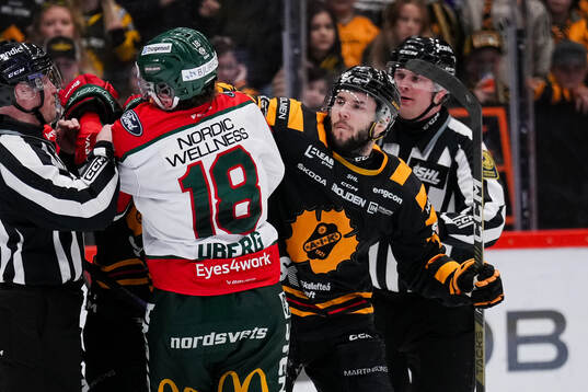 Frölundas Linus Öberg och Skellefteås Martins Dzierkals