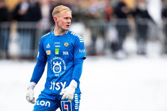 Örebros målvakt Malte Påhlsson deppar