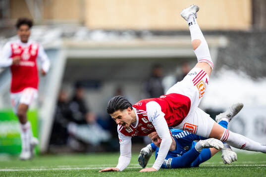 Örebros målvakt Malte Påhlsson och Sandvikens IFs