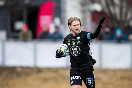 Örebros Kalle Holmberg jublar