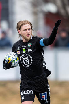 Örebros Kalle Holmberg jublar