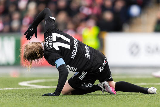 Örebros Kalle Holmberg reagerar