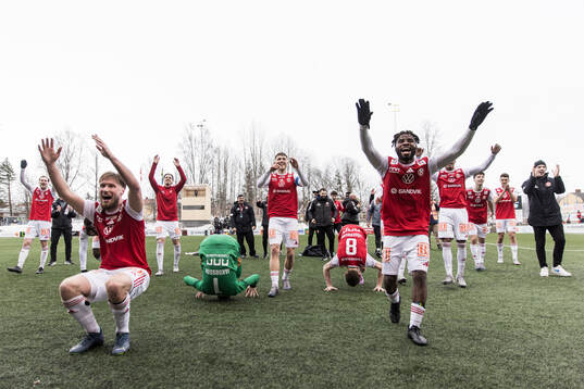 Sandvikens IFs spelare jublar