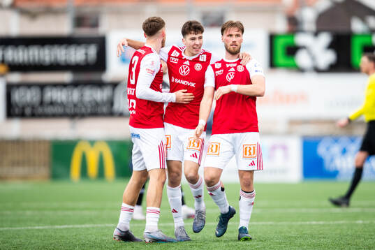 Sandvikens IFs Adam Kiani och Kasper Harletun jublar