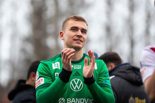 Sandvikens IFs målvakt Felix Jakobsson jublar