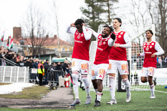 Sandvikens IFs Calvin Kabuye jublar