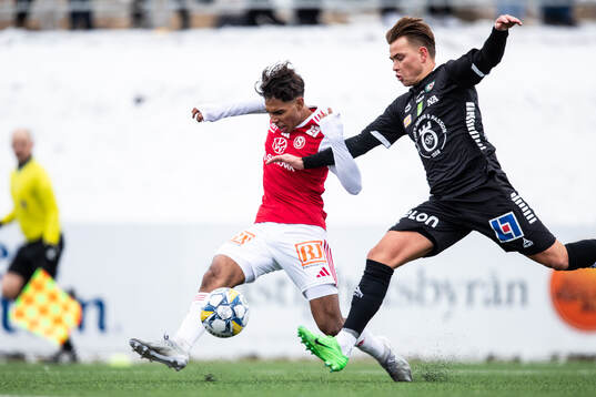 Sandvikens IFs Jonathan Karlsson och Örebros Tobias