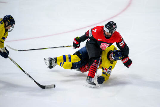 Kanami Seki of Japan and Hilda Svensson of Sweden