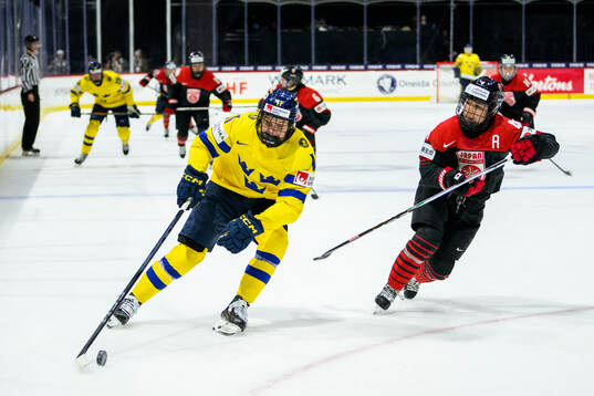 Josefin Bouveng of Sweden and Ayaka Hitosato of Japan