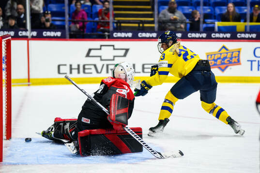 Thea Johansson of Sweden scores 4-2