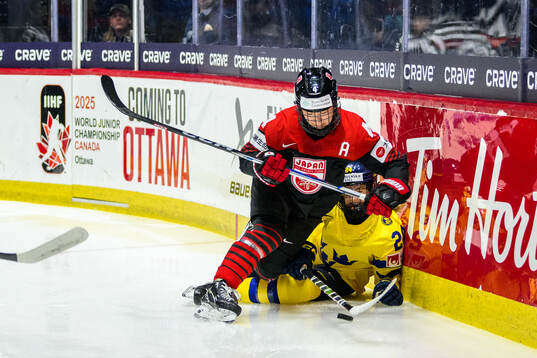 Ayaka Hitosato of Japan and Ebba Hedqvist of Sweden