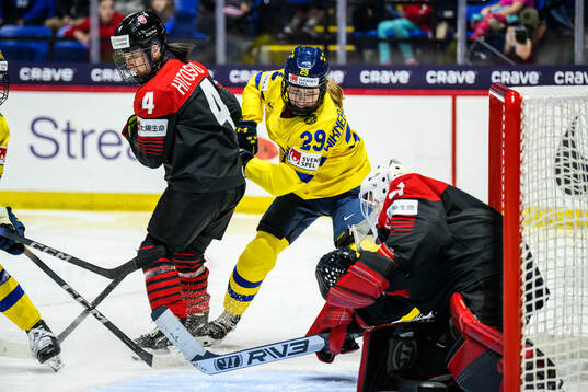 Ayaka Hitosato of Japan and Felizia Wikner-Zienkiewicz of