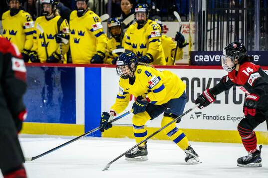 Linnéa Andersson of Sweden and Haruka Toko of Japan