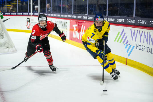 Aoi Shiga of Japan and Mira Jungåker of Sweden