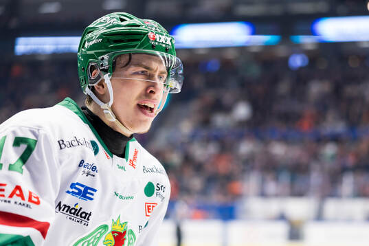 Rögles Simon Zether jublar