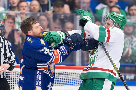 Växjös Brian Cooper och Rögles Simon Zether