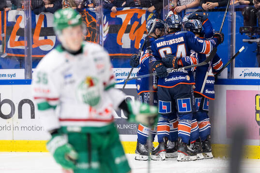 Växjös spelare jublar