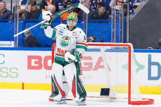 Rögles målvakt Christoffer Rifalk jublar