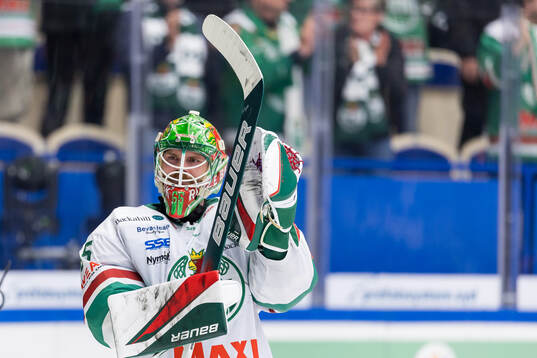 Rögles målvakt Christoffer Rifalk jublar