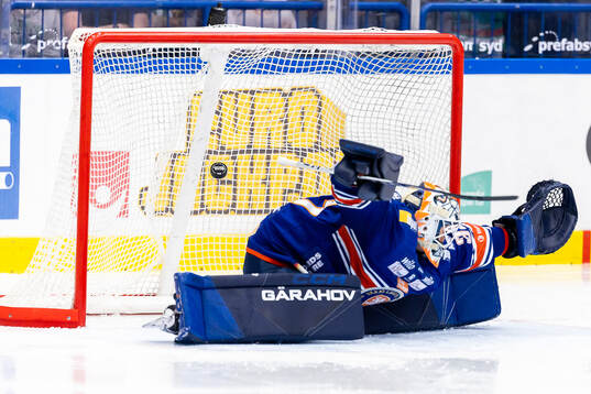 Växjös målvakt Emil Larmi när Rögle gör mål 1-3