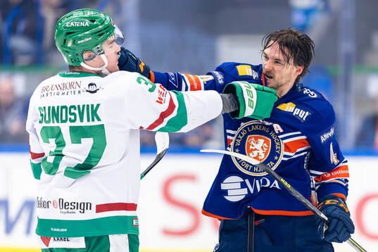 Irriterat mellan Rögles Albin Sundsvik och Växjös Keegan