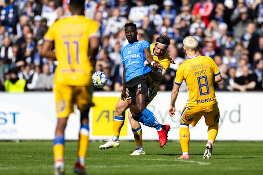 Halmstads Naeem Mohammed och IFK Göteborgs Gustav Svensson