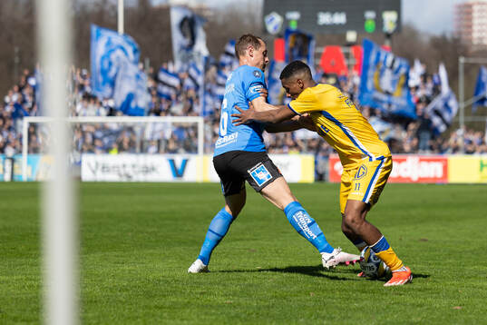 Halmstads Joel Allansson och IFK Göteborgs Paulos Abraham