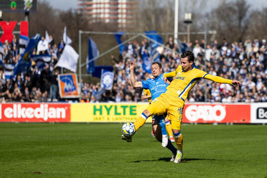 Halmstads Joel Allansson och IFK Göteborgs Anders Trondsen