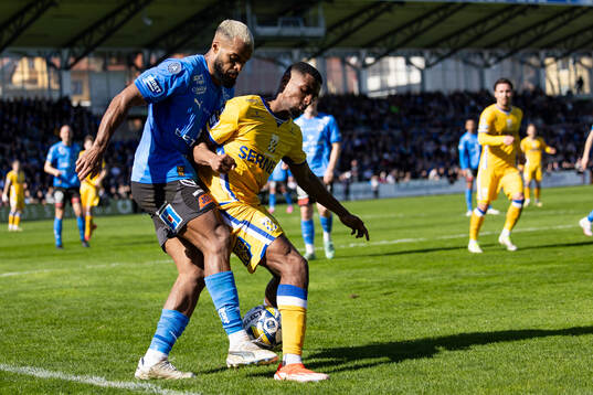 Halmstads Phil Ofosu-Ayeh och IFK Göteborgs Paulos Abraham
