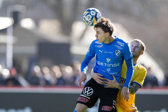 Halmstads Alex Hall och IFK Göteborgs Mattias Johansson